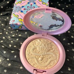 MAC Dragon Highlighter New in the box. Stunning and rare.